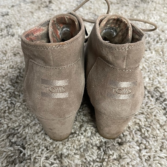 EUC TOMS Suede Wedge Lace Up Boots/Booties - Picture 2 of 4